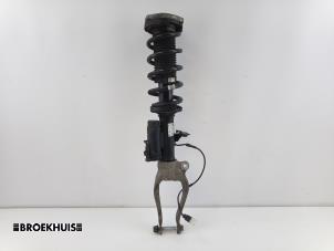 Gebruikte Schokdemperpoot links-voor BMW 5 serie (G30) M550d xDrive 24V Prijs € 250,00 Margeregeling aangeboden door Autobedrijf Broekhuis B.V.