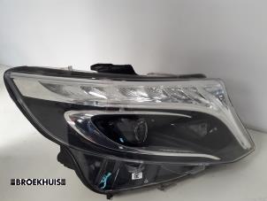 Gebruikte Koplamp rechts Mercedes Vito (447.6) 2.2 119 CDI 16V BlueTEC Prijs € 1.028,50 Inclusief btw aangeboden door Autobedrijf Broekhuis B.V.