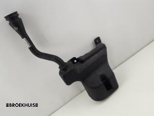 Gebruikte Ruitensproeiertank voor Mercedes Vito (447.6) 2.2 119 CDI 16V BlueTEC Prijs € 30,25 Inclusief btw aangeboden door Autobedrijf Broekhuis B.V.