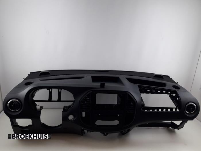 Gebruikte Dashboard Mercedes Vito (447.6) 2.2 119 CDI 16V BlueTEC Prijs € 484,00 Inclusief btw aangeboden door Autobedrijf Broekhuis B.V.
