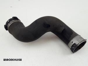 Gebruikte Intercooler Slang Mercedes Vito (447.6) 2.2 119 CDI 16V BlueTEC Prijs € 36,30 Inclusief btw aangeboden door Autobedrijf Broekhuis B.V.