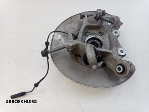 Gebruikte Fusee links-achter BMW 3 serie Touring (G21) 330e xDrive 2.0 TwinPower Turbo 16V Prijs € 200,00 Margeregeling aangeboden door Autobedrijf Broekhuis B.V.