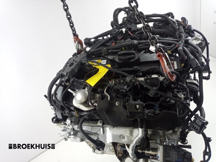 Motor van een BMW 3 serie Touring (G21) 330e xDrive 2.0 TwinPower Turbo 16V 2021