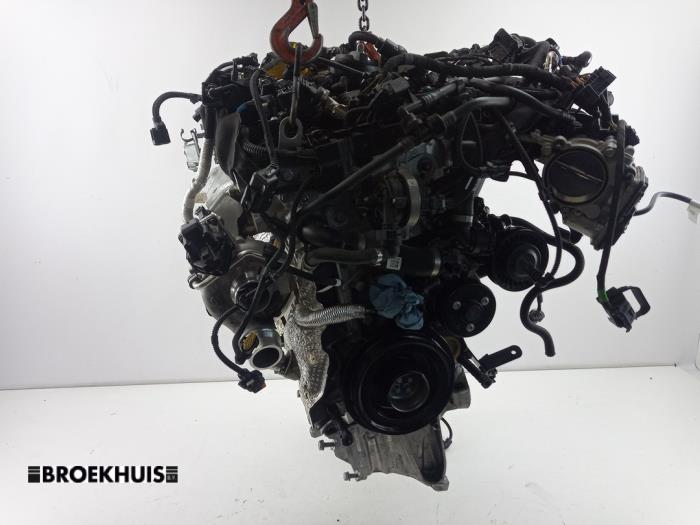 Motor van een BMW 3 serie Touring (G21) 330e xDrive 2.0 TwinPower Turbo 16V 2021