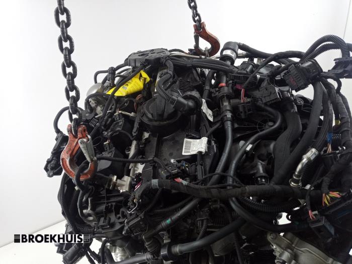 Motor van een BMW 3 serie Touring (G21) 330e xDrive 2.0 TwinPower Turbo 16V 2021