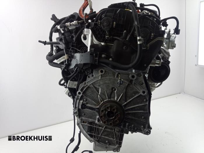 Motor van een BMW 3 serie Touring (G21) 330e xDrive 2.0 TwinPower Turbo 16V 2021
