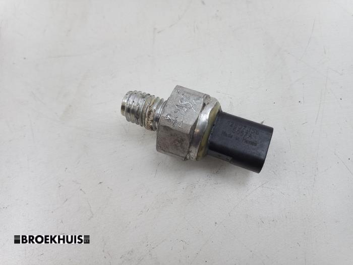 Gebruikte Oliedruk sensor Opel Karl 1.0 12V Prijs € 15,00 Margeregeling aangeboden door Autobedrijf Broekhuis B.V.