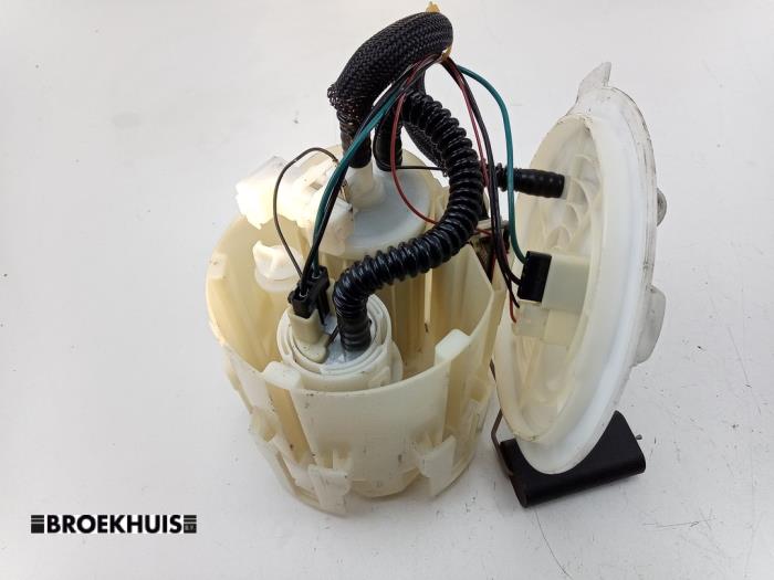 Gebruikte Tank element Pomp Opel Zafira (M75) 1.6 16V Prijs € 40,00 Margeregeling aangeboden door Autobedrijf Broekhuis B.V.
