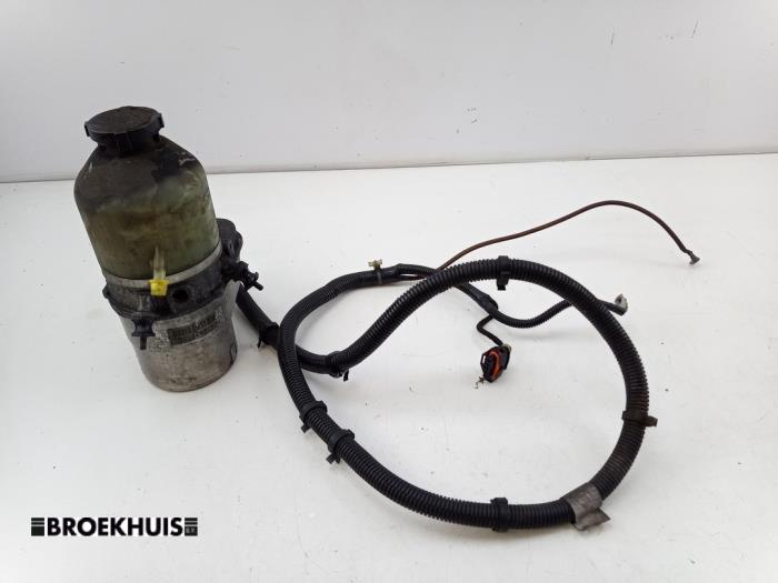 Gebruikte Servopomp Opel Zafira (M75) 1.6 16V Prijs € 60,00 Margeregeling aangeboden door Autobedrijf Broekhuis B.V.