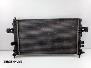 Gebruikte Radiateur Opel Zafira (M75) 1.6 16V Prijs € 40,00 Margeregeling aangeboden door Autobedrijf Broekhuis B.V.