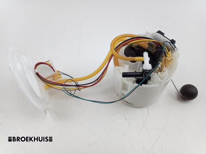 Gebruikte Tank element Pomp BMW 3 serie Touring (G21) 330e xDrive 2.0 TwinPower Turbo 16V Prijs € 120,00 Margeregeling aangeboden door Autobedrijf Broekhuis B.V.