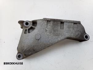 Gebruikte Motorsteun Volkswagen Transporter T5 2.0 BiTDI DRF Prijs € 18,15 Inclusief btw aangeboden door Autobedrijf Broekhuis B.V.