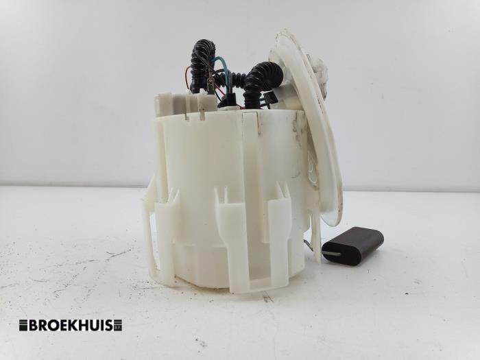 Gebruikte Tank element Pomp Opel Zafira (M75) 1.6 16V Prijs € 25,00 Margeregeling aangeboden door Autobedrijf Broekhuis B.V.