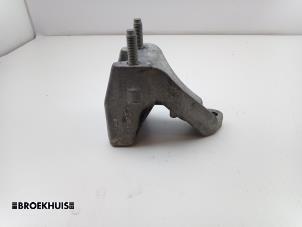 Gebruikte Versnellingsbak Steun Ford EcoSport (JK8) 1.0 EcoBoost 12V 125 Prijs € 35,00 Margeregeling aangeboden door Autobedrijf Broekhuis B.V.