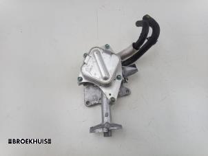 Gebruikte Oliefilterhuis Mazda CX-60 (KH) 2.5 e-SkyActiv PHEV Prijs op aanvraag aangeboden door Autobedrijf Broekhuis B.V.