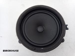 Gebruikte Luidspreker Volvo V60 II (ZW) 2.0 B3 16V Mild Hybrid Prijs € 30,00 Margeregeling aangeboden door Autobedrijf Broekhuis B.V.
