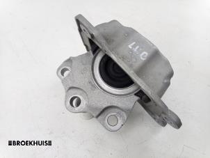 Gebruikte Versnellingsbak Steun Volvo V60 II (ZW) 2.0 B3 16V Mild Hybrid Prijs € 50,00 Margeregeling aangeboden door Autobedrijf Broekhuis B.V.