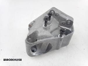 Gebruikte Motorrubber Volvo V60 II (ZW) 2.0 B3 16V Mild Hybrid Prijs € 25,00 Margeregeling aangeboden door Autobedrijf Broekhuis B.V.