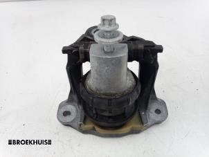 Gebruikte Motorrubber Volvo V60 II (ZW) 2.0 B3 16V Mild Hybrid Prijs € 65,00 Margeregeling aangeboden door Autobedrijf Broekhuis B.V.