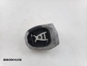 Gebruikte Motorrubber Volvo V60 II (ZW) 2.0 B3 16V Mild Hybrid Prijs € 37,50 Margeregeling aangeboden door Autobedrijf Broekhuis B.V.