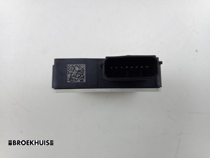 Cruise control sensor van een Volvo V60 II (ZW) 2.0 B3 16V Mild Hybrid 2022