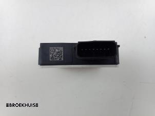 Cruise control sensor van een Volvo V60 II (ZW) 2.0 B3 16V Mild Hybrid 2022