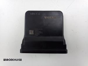 Gebruikte Bluetooth module Volvo V60 II (ZW) 2.0 B3 16V Mild Hybrid Prijs € 250,00 Margeregeling aangeboden door Autobedrijf Broekhuis B.V.