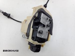 Gebruikte Deurslot Mechaniek 4Deurs rechts-achter Volvo V60 II (ZW) 2.0 B3 16V Mild Hybrid Prijs € 60,00 Margeregeling aangeboden door Autobedrijf Broekhuis B.V.