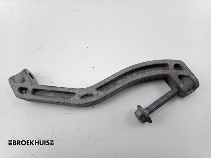Gebruikte Versnellingsbak Steun Seat Altea (5P1) 1.6 TDI 105 Prijs € 15,00 Margeregeling aangeboden door Autobedrijf Broekhuis B.V.