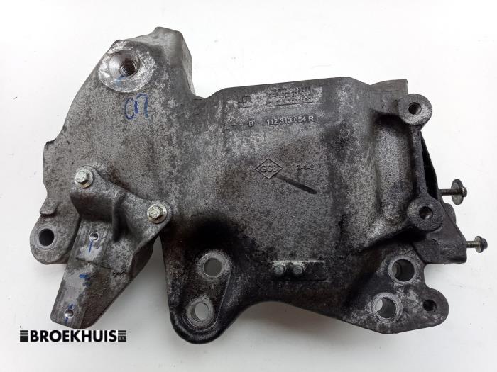 Gebruikte Motorrubber Opel Vivaro 1.6 CDTi BiTurbo 125 Prijs € 24,20 Inclusief btw aangeboden door Autobedrijf Broekhuis B.V.