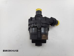 Gebruikte Extra waterpomp Landrover Range Rover Sport (L1) 3.0 V6 P460e Prijs € 75,00 Margeregeling aangeboden door Autobedrijf Broekhuis B.V.