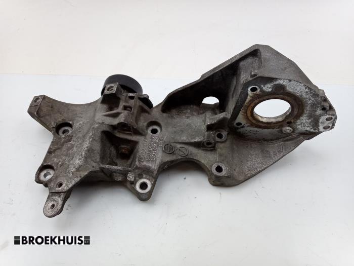 Gebruikte Dynamosteun boven Skoda Superb Combi (3TAC/TAF) 1.6 TDI Prijs € 25,00 Margeregeling aangeboden door Autobedrijf Broekhuis B.V.