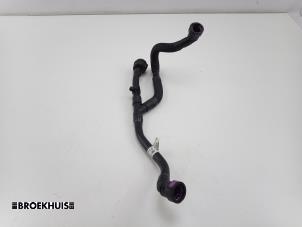 Gebruikte Koelwaterslang Landrover Range Rover Sport (L1) 3.0 V6 P460e Prijs € 50,00 Margeregeling aangeboden door Autobedrijf Broekhuis B.V.