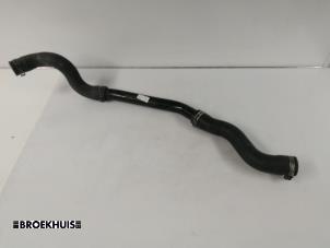 Gebruikte Koelwaterslang Porsche 911 (996) 3.6 Carrera 4 24V Prijs € 50,00 Margeregeling aangeboden door Autobedrijf Broekhuis B.V.