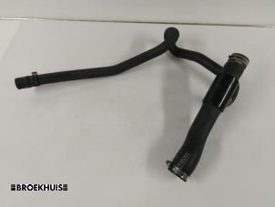 Gebruikte Koelwaterslang Porsche 911 (996) 3.6 Carrera 4 24V Prijs € 35,00 Margeregeling aangeboden door Autobedrijf Broekhuis B.V.