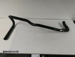 Gebruikte Koelwaterslang Porsche 911 (996) 3.6 Carrera 4 24V Prijs € 70,00 Margeregeling aangeboden door Autobedrijf Broekhuis B.V.