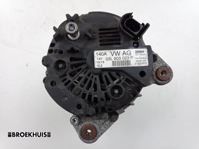 Dynamo van een Volkswagen Transporter T5 2.0 TDI DRF 2013
