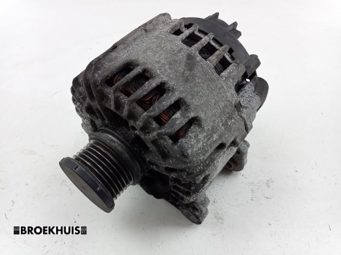 Dynamo van een Volkswagen Transporter T5 2.0 TDI DRF 2013