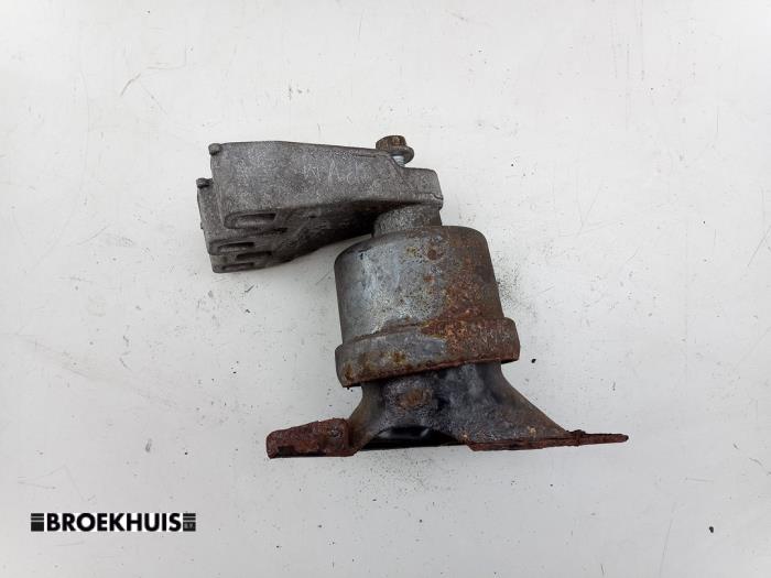 Gebruikte Motorsteun Volkswagen Transporter T5 2.0 TDI DRF Prijs € 24,20 Inclusief btw aangeboden door Autobedrijf Broekhuis B.V.