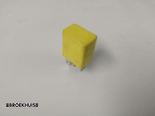 Gebruikte Relais Opel Meriva Mk.I Prijs € 10,00 Margeregeling aangeboden door Autobedrijf Broekhuis B.V.