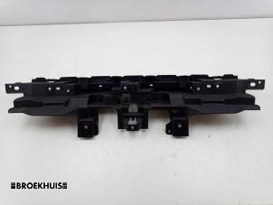 Gebruikte Bumperframe achter Landrover Range Rover Sport (L1) 3.0 V6 P460e Prijs € 35,00 Margeregeling aangeboden door Autobedrijf Broekhuis B.V.