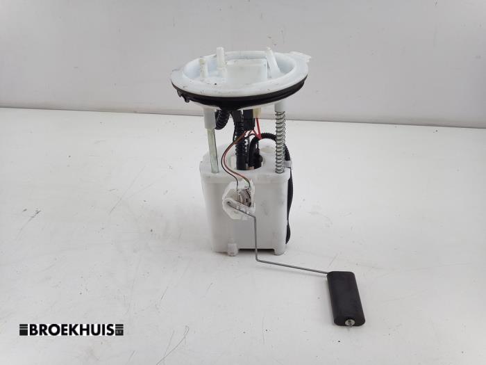 Gebruikte Tank element Pomp Volkswagen Golf V (1K1) 1.6 FSI 16V Prijs € 50,00 Margeregeling aangeboden door Autobedrijf Broekhuis B.V.
