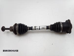 Gebruikte Aandrijfas links-voor Audi A4 Avant (B9) 2.0 TDI 16V Quattro Prijs € 200,00 Margeregeling aangeboden door Autobedrijf Broekhuis B.V.