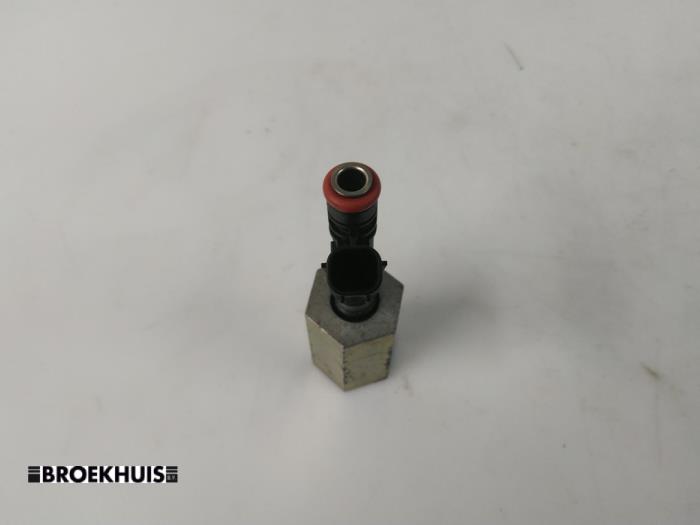 Injector (benzine injectie) van een Suzuki Swift (ZA/ZC/ZD) 1.2 16_ 2015