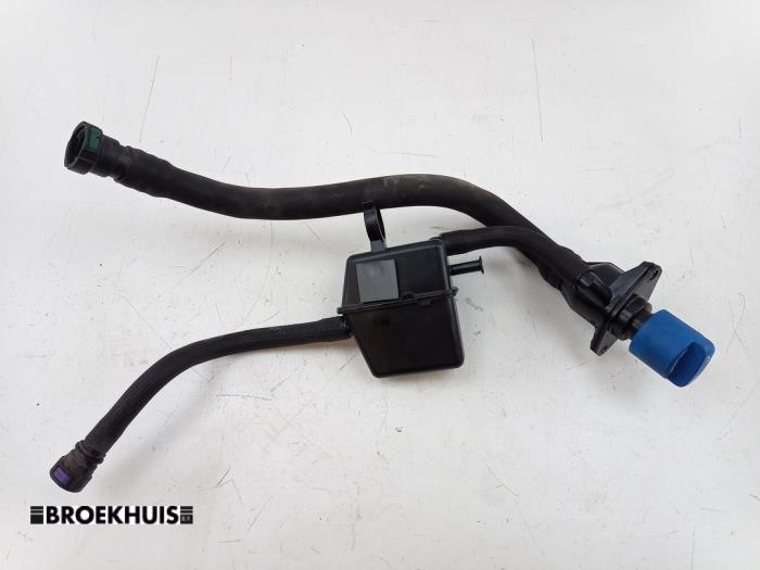 Gebruikte Vulpijp ad-blue tank Audi A4 Avant (B9) 2.0 TDI 16V Quattro Prijs € 65,00 Margeregeling aangeboden door Autobedrijf Broekhuis B.V.