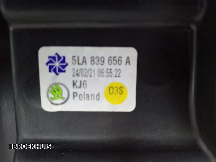 Ruitmechaniek 4Deurs rechts-achter van een Skoda Enyaq iV 80 2021