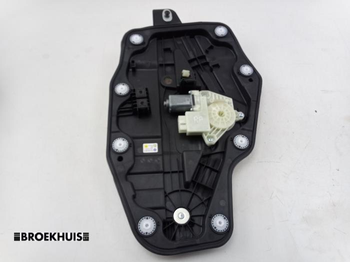 Ruitmechaniek 4Deurs rechts-achter van een Skoda Enyaq iV 80 2021