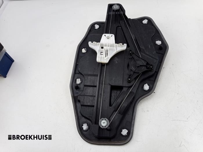 Ruitmechaniek 4Deurs links-achter van een Skoda Enyaq iV 80 2021