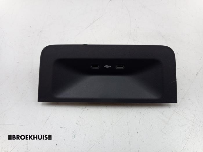 AUX/USB aansluiting van een Skoda Enyaq iV 80 2021
