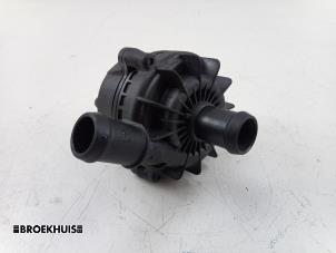 Gebruikte Extra waterpomp Skoda Enyaq iV 80 Prijs € 40,00 Margeregeling aangeboden door Autobedrijf Broekhuis B.V.